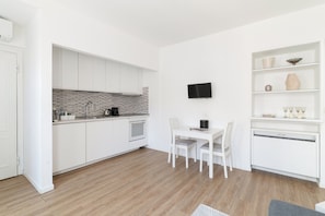 Appartamento con 1 Camera da Letto Via della Spiga 46 | Cozinha privada | Máquina de café expresso, cafeteira/chaleira, chaleira elétrica