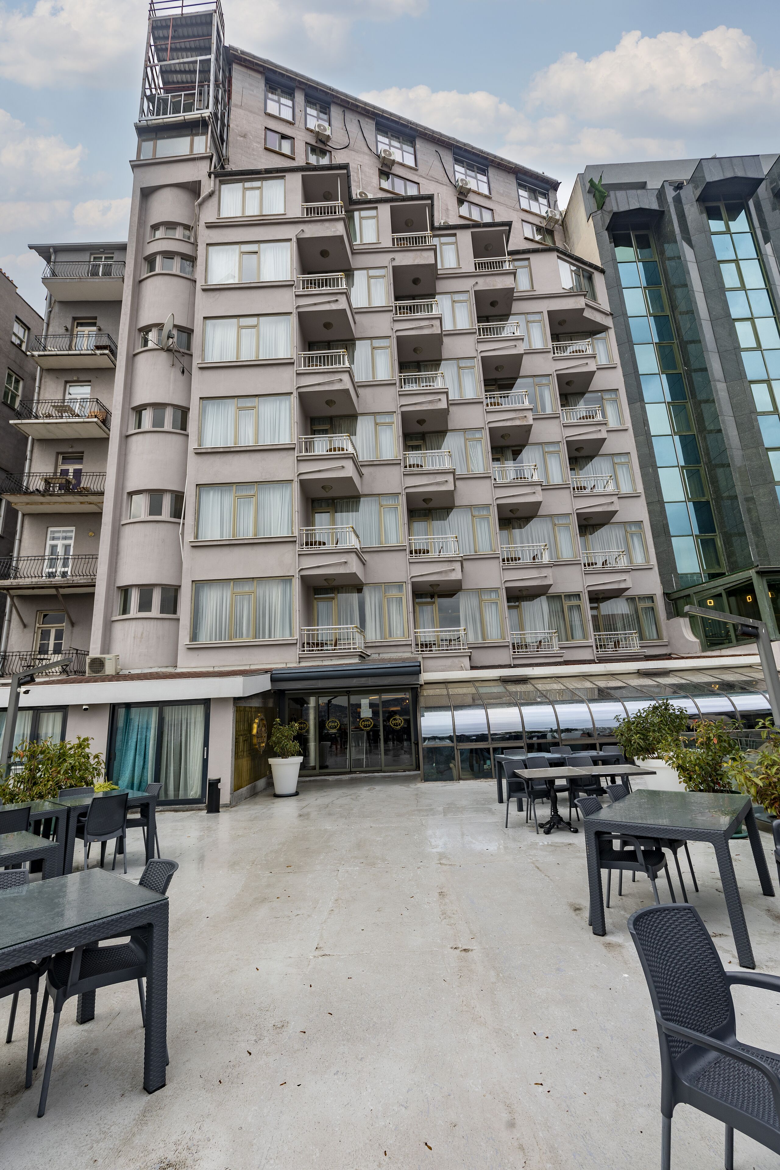 المنشأة من الخارج