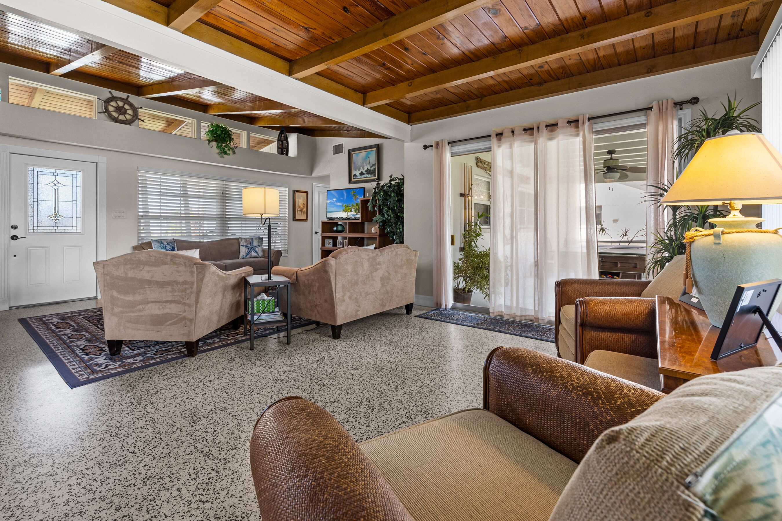 5735 - Cozy Home In The Heart Of The Yacht Club! - Cape Coral, FL