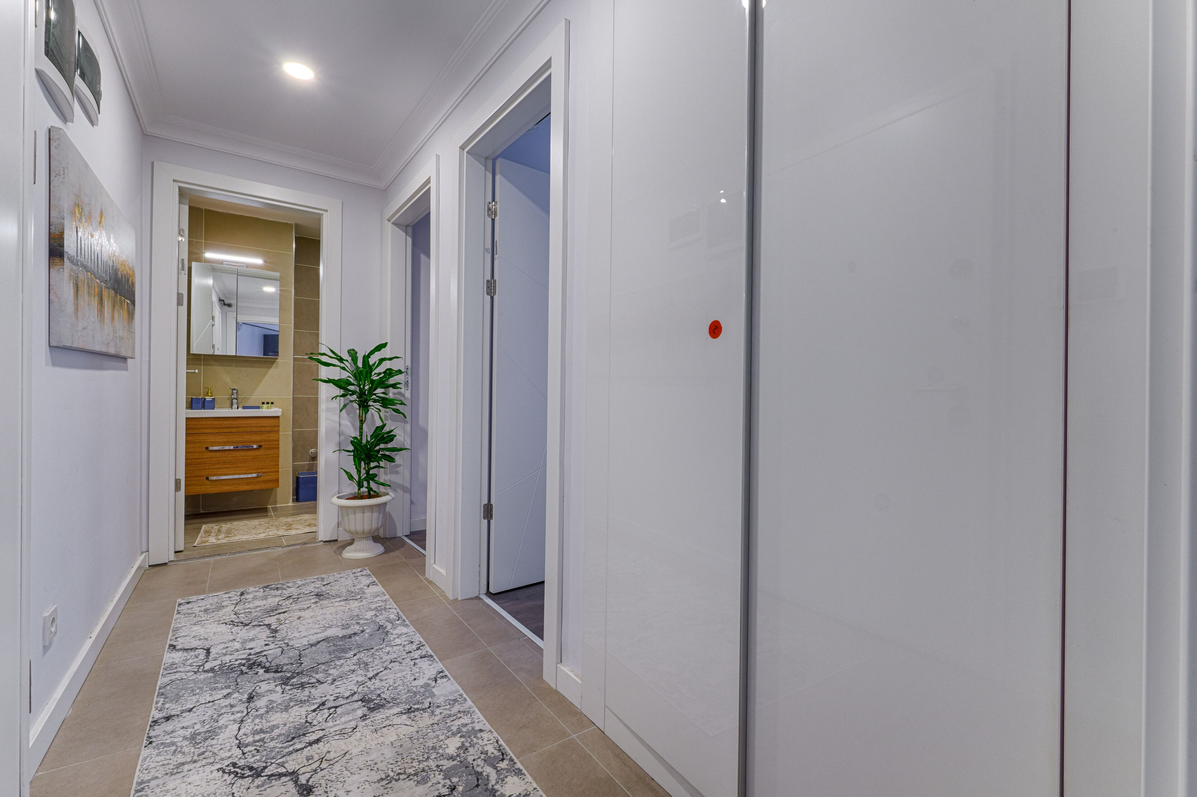 Gorgeous Central 2BR Condo w City Views