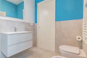 Douche, sèche-cheveux