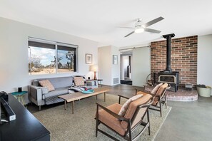 TV, fireplace - Lazy J High Desert Ranch - A Ryson Property (Yucca Valley)