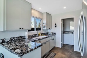 Fridge, microwave, oven, stovetop - Lazy J High Desert Ranch - A Ryson Property (Yucca Valley)