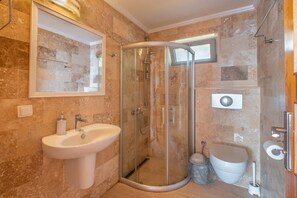 Luxury Villa | Bathroom | Hair dryer, bathrobes, towels - Fortuna Villa Sunset1 (Kas)