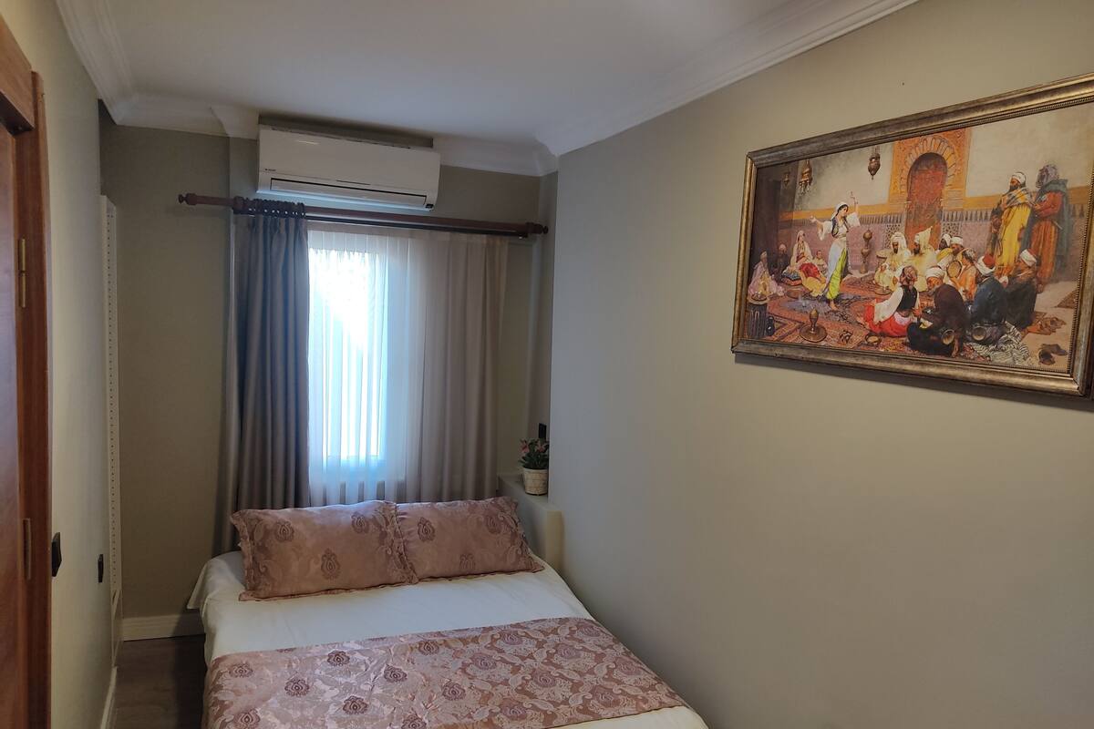 Economy Room | Laptop workspace, soundproofing, iron/ironing board (on request)