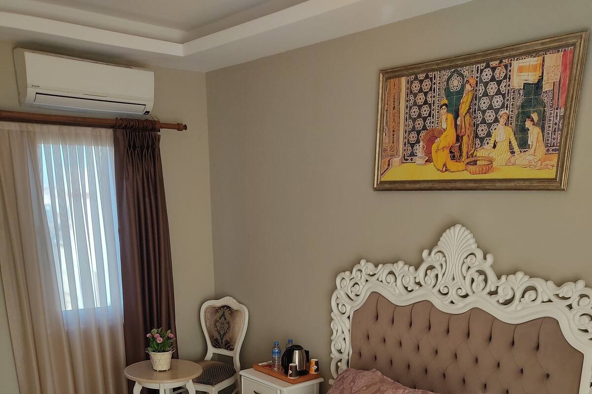 Panoramic Studio Suite | Laptop workspace, soundproofing, iron/ironing board (on request)