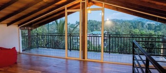 Beautiful Modern Fully Furnished Chalet overlooking the Mountains