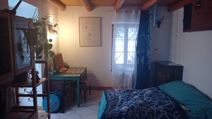 5 bedrooms, WiFi, bed sheets