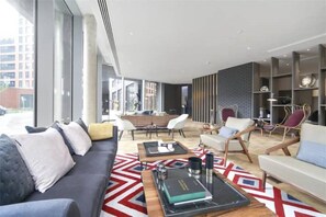 Living area - London Luxury Apartment-Panoramic Skyline Views (LONDON)