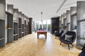 Games room - London Luxury Apartment-Panoramic Skyline Views (LONDON)