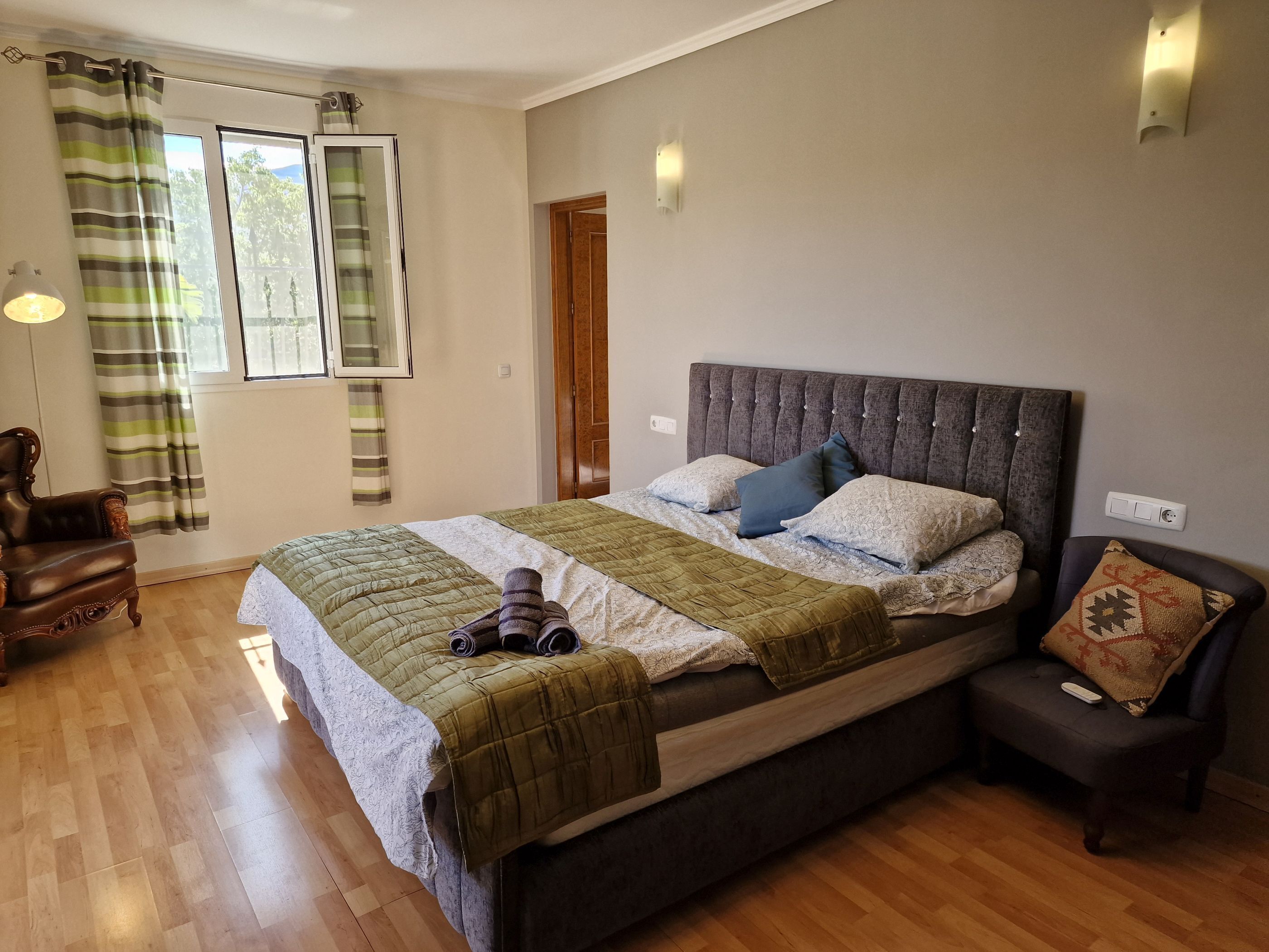 6 Schlafzimmer, Bügeleisen/Bügelbrett, kostenloses WLAN, Bettwäsche