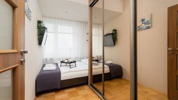 Apartment, 1 Bedroom, Kitchen | 1 bedroom, bed sheets