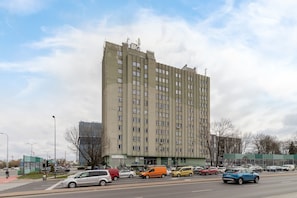 Exterior - Modern 1 Bedroom Apartment by Renters (Kraków)