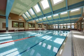 Indoor pool - 3BR Central, Pool, Sauna, Gym & Views (Verbier)