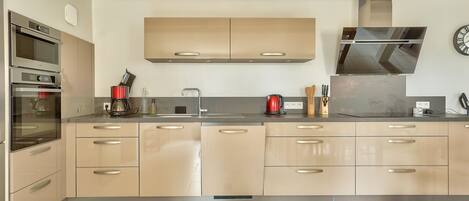 Fridge, microwave, oven, dishwasher