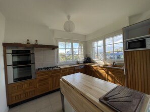 Réfrigérateur, micro-ondes, four, lave-vaisselle