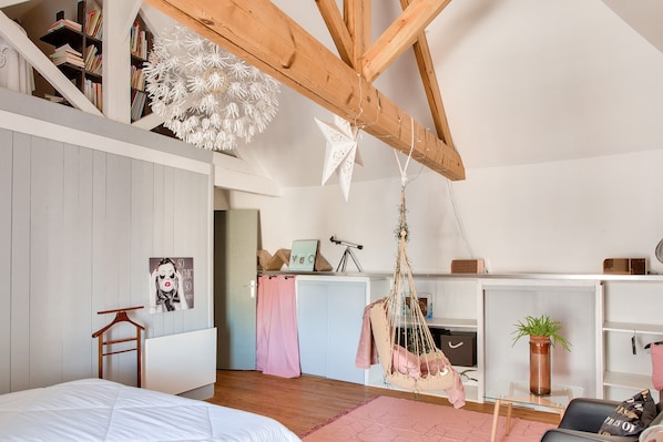 4 bedrooms, iron/ironing board, free WiFi
