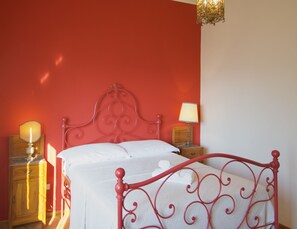 4 bedrooms, WiFi, bed sheets