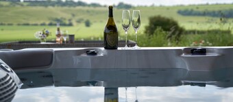 West Barn Lodge, Luxury Barn Conversion in South Wiltshire - Sleeps 18