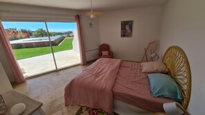 5 bedrooms, free WiFi, bed sheets
