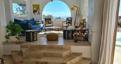 Architect-designed house with sea view 5 min. from beach and cove