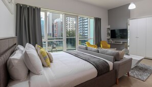 Deluxe Studio | Individually furnished, iron/ironing board, free WiFi - HiGuests - Madison Residency (Dubai)