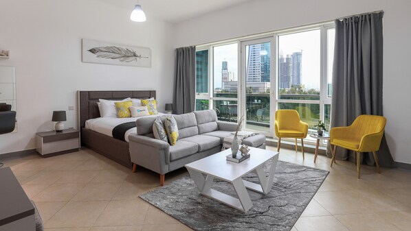 Deluxe Studio | Individually furnished, iron/ironing board, free WiFi - HiGuests - Madison Residency (Dubai)