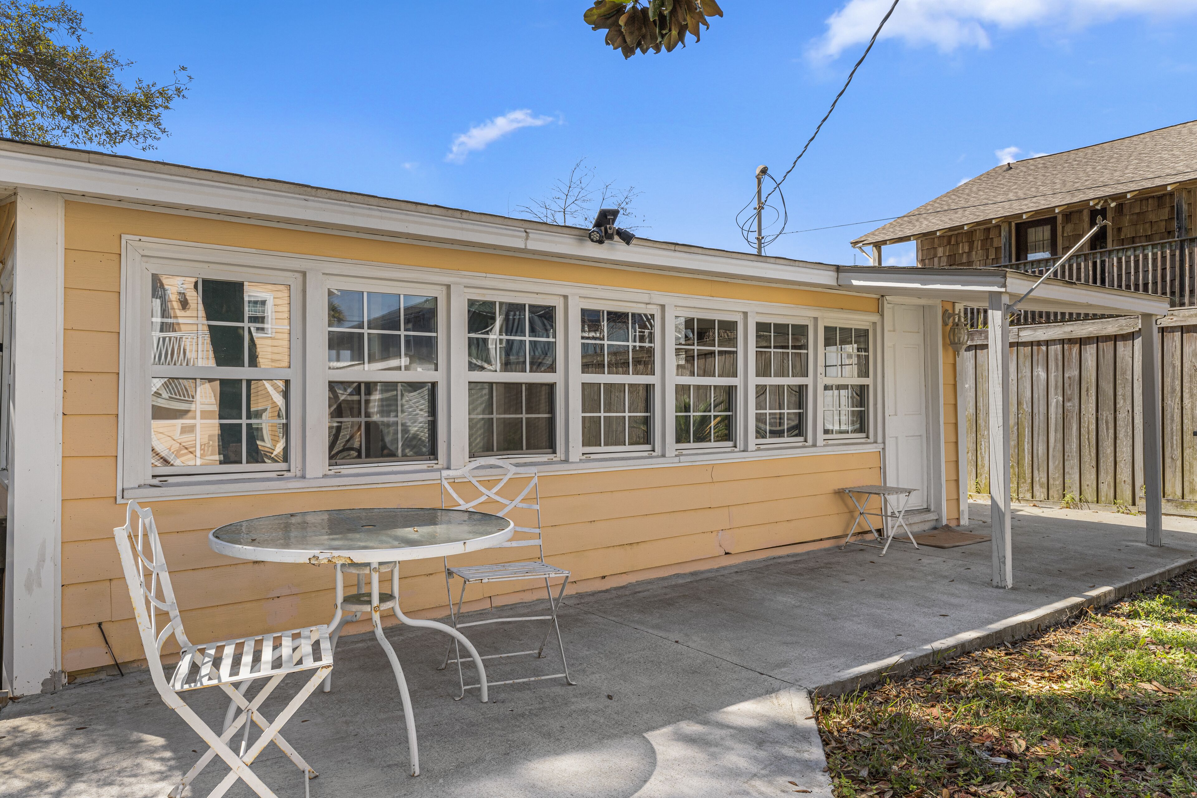 Cute Coastal Cottage -- Cozy Retreat For Couples to Relax - Pet Friendly too