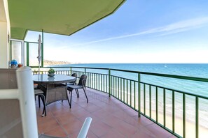 تناول الطعام بالخارج