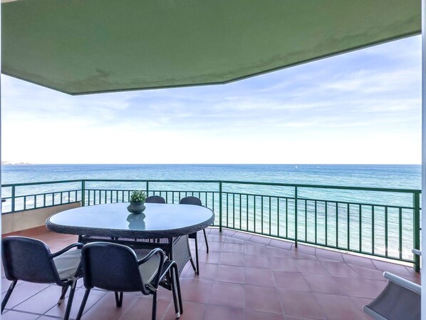 تناول الطعام بالخارج