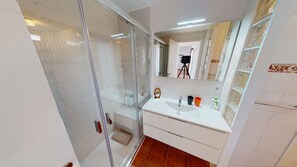 تجهيزات دش، مجففات شعر، مناشف