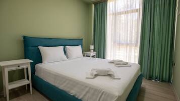 Classic Room | Desk, soundproofing, WiFi