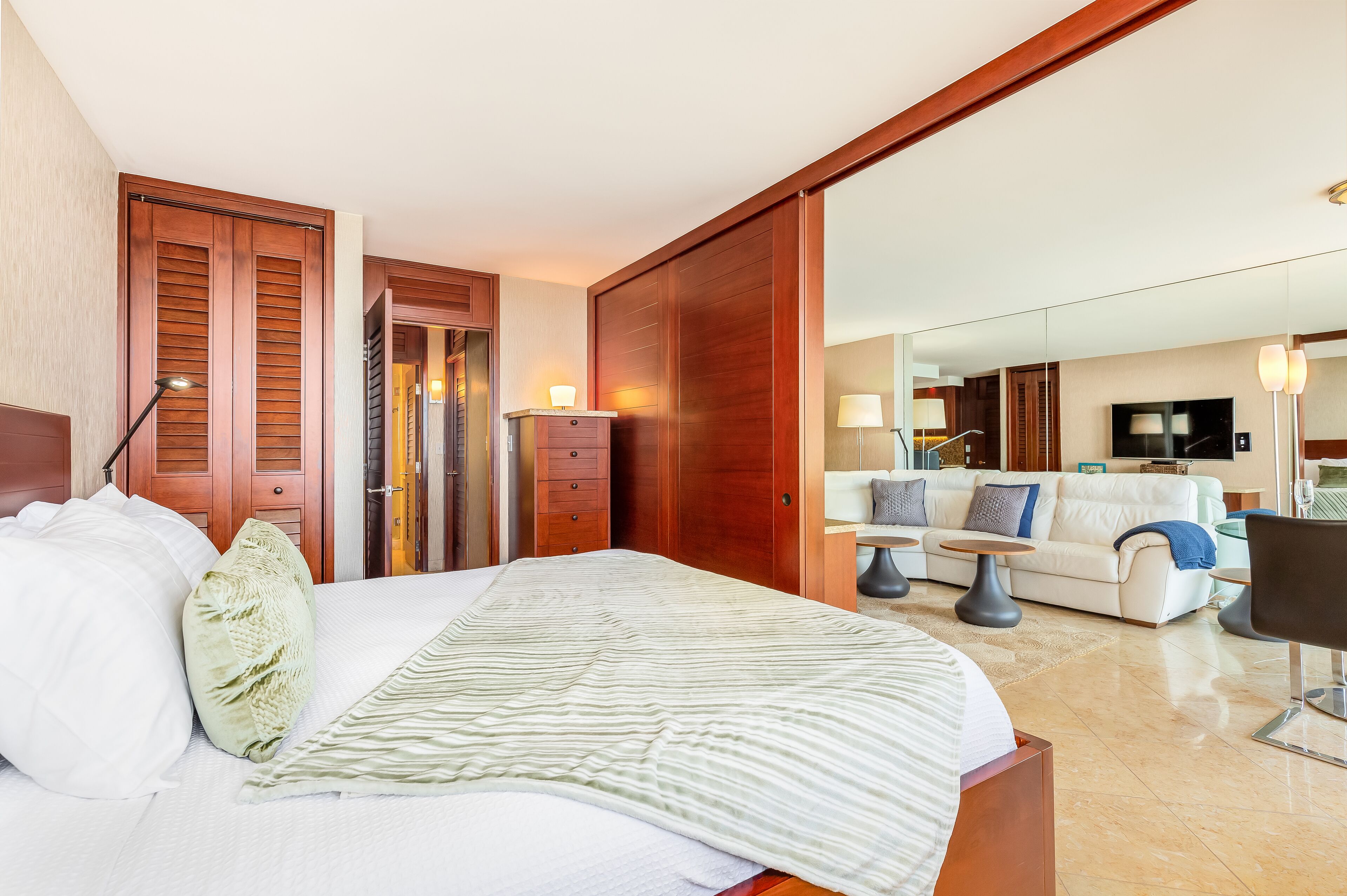 Ilikai Marina Ocean and Marina View~Fully Renovated