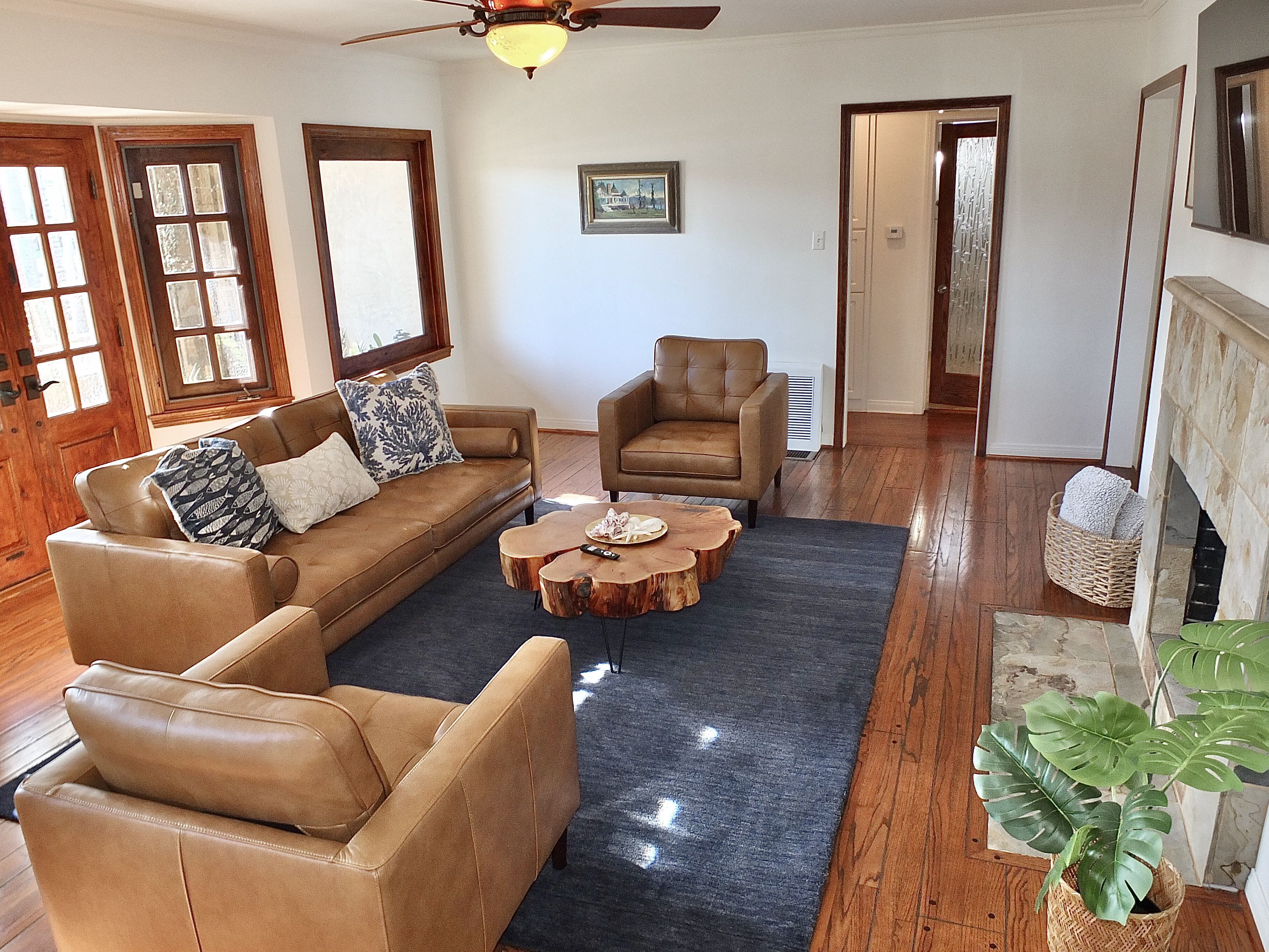 A Quiet Oasis 3 Blocks from the Beach - 3 BDR in Long Beach w Pool and Hot Tub