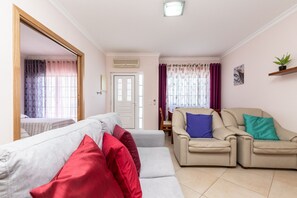 TV - 4 bedroom villa in condominium with swimming pool by AlgarveManta (9V4) (Manta Rota)