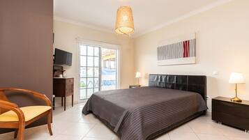 3 habitaciones, tabla de planchar con plancha y wifi gratis