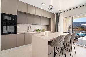 Fridge, microwave, oven, dishwasher - Villa Mirage with 36sqm pool, 4 bedrooms, 8km from the sandy beach (Tugare)