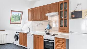 Fridge, microwave, oven, dishwasher