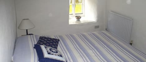 3 quartos, ferros/tábuas de passar roupa, Wi-Fi, roupa de cama