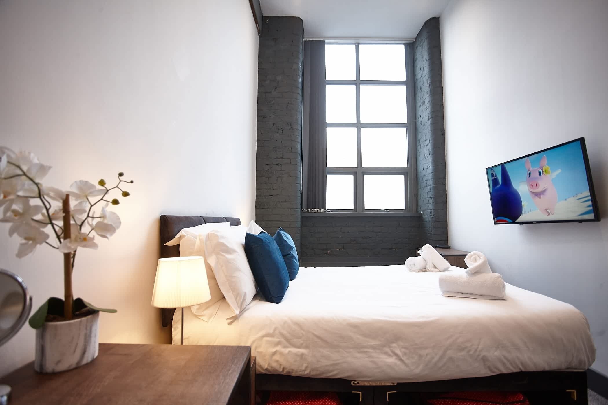 1 bedroom, desk, iron/ironing board, WiFi