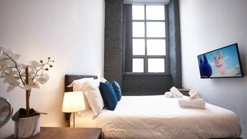 1 habitación, escritorio, tabla de planchar con plancha y wifi