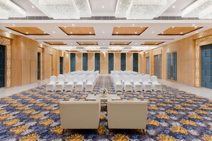 Trung tâm hành chính, văn phòng