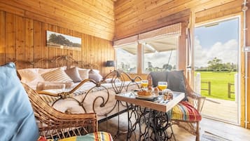 1 bedroom, internet, bed sheets