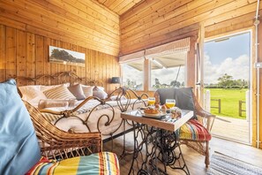 1 bedroom, internet, bed sheets