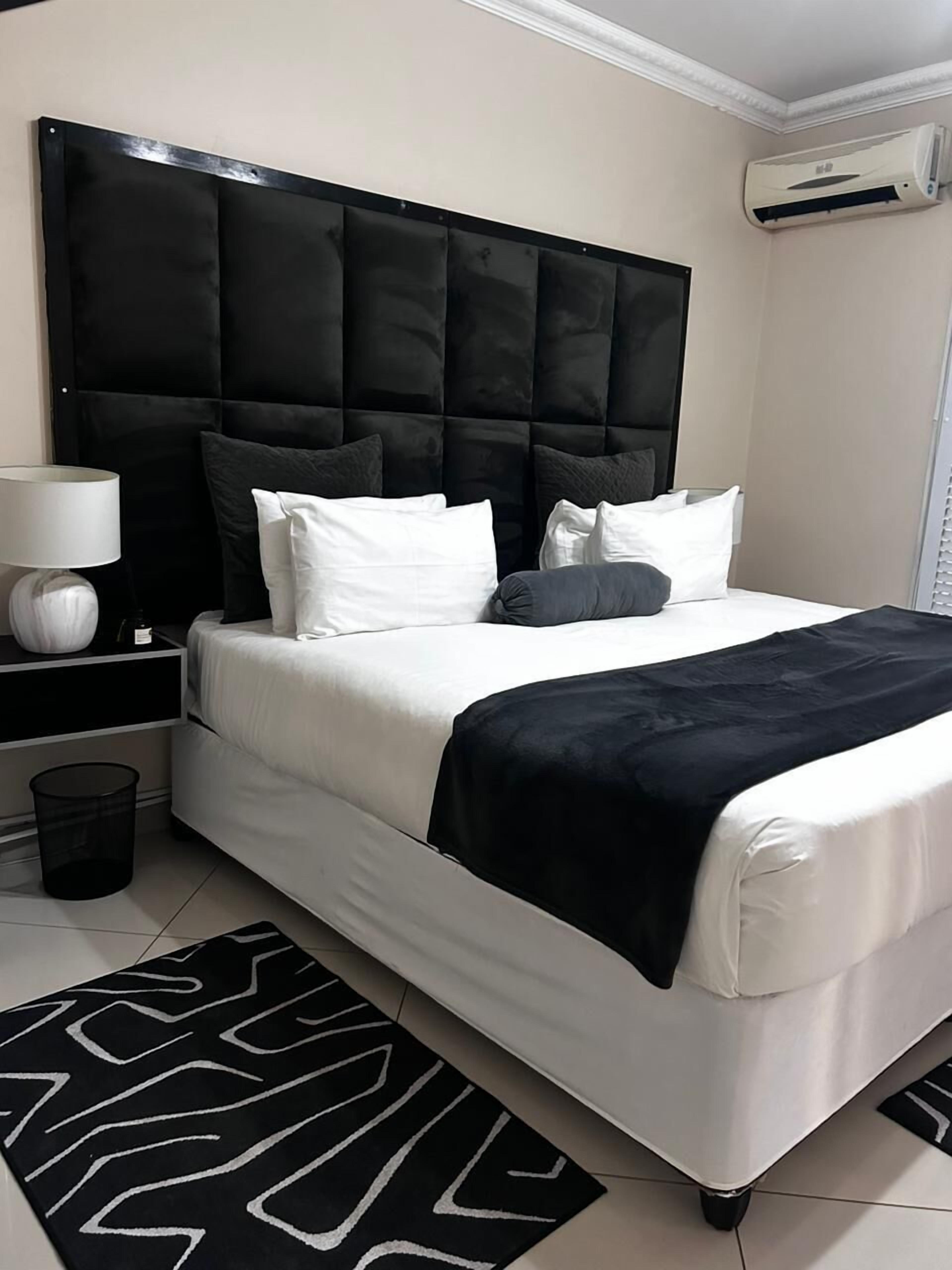 Habitación familiar | Escritorio y espacio para trabajar con laptop 