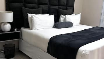 Habitación familiar | Escritorio y espacio para trabajar con laptop