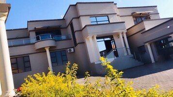 Fachada da propriedade