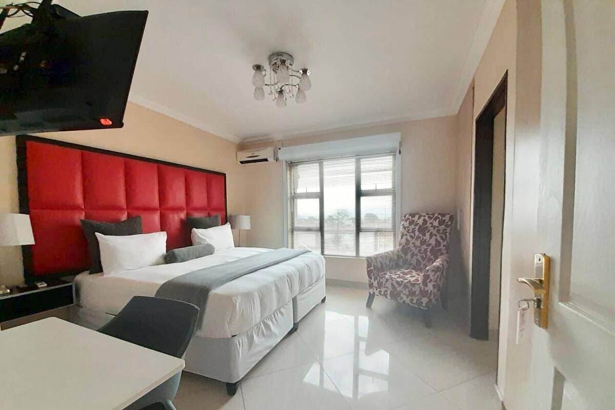 Chambre Familiale | Bureau, espace de travail pour ordinateur portable