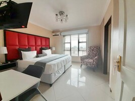 Family Room | Desk, laptop workspace, iron/ironing board, free WiFi