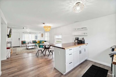 Splash of Sunshine | 2 Bed 1 Bath